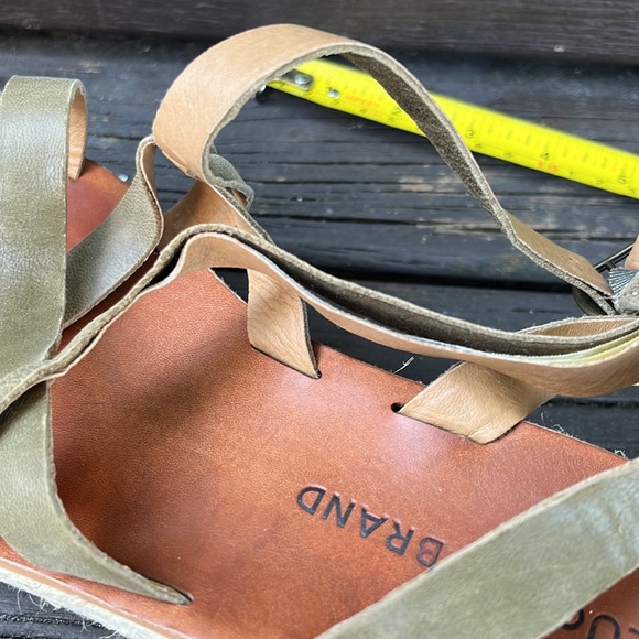 Lucky Brand Strappy Platform Sandles - Picture 8 of 8